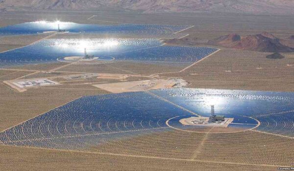 یکی از نیروگاه های خورشیدی چین